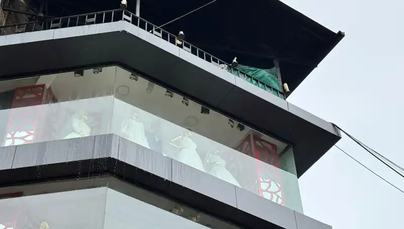 Giyim Mağazasında Çıkan Yangın, Alışveriş Merkezi İçi Panik Yarattı