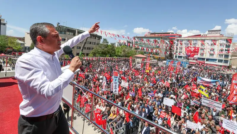 Türkiye'de Özgür Özel'den Çarpıcı Açıklamalar: Örgüt Silah Bıraksın!