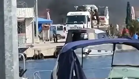 Tuzla'da Balıkçı Barınağında Lastik Yangını: Bu Ne Demek?