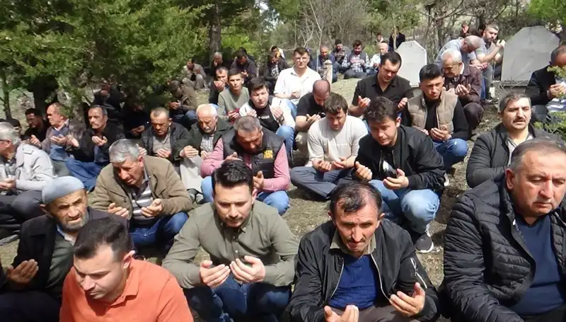 Köyde Sıcak Bir Veda: Sevgi ve Gözyaşlarıyla Uğurlanan Kahraman