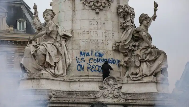 Paris Belediyesi'nden Grafiticilere Sert Önlemler! Sanat mı, İhlal mi?