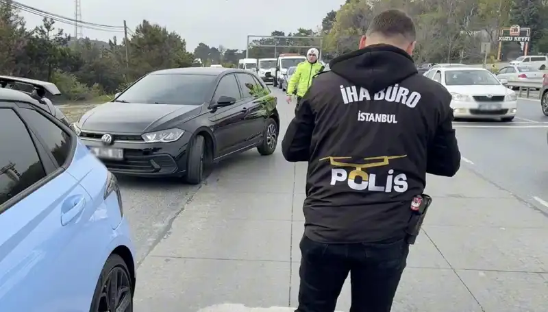 Emniyet Şeridini İhlal Eden Araç, Kazayla Suçunu Aşka Dönüştürdü
