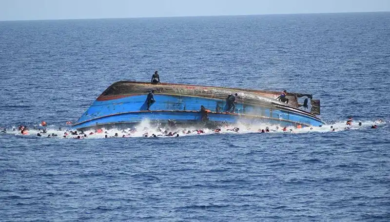 Filipinler'de Gemi Kazası: 4 Ölü ve 7 Kayıp, Arama Kurtarma Devam Ediyor