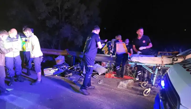 Minibüs Kazasında Yolcular Feci Şekilde Savruldu!