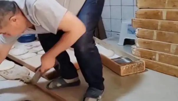 Pide Tezgahında Terlik İzleri: Fırıncıya 105 Bin TL Ceza Kesildi!