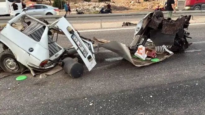 Bariyere Çarpan Araçta Facia: Bir Ölü, Bir Yaralı