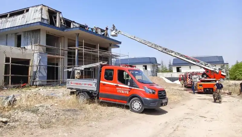 Ankara Gölbaşı'nda Villaların Bulunduğu Alanda Yangın Panik Yarattı!
