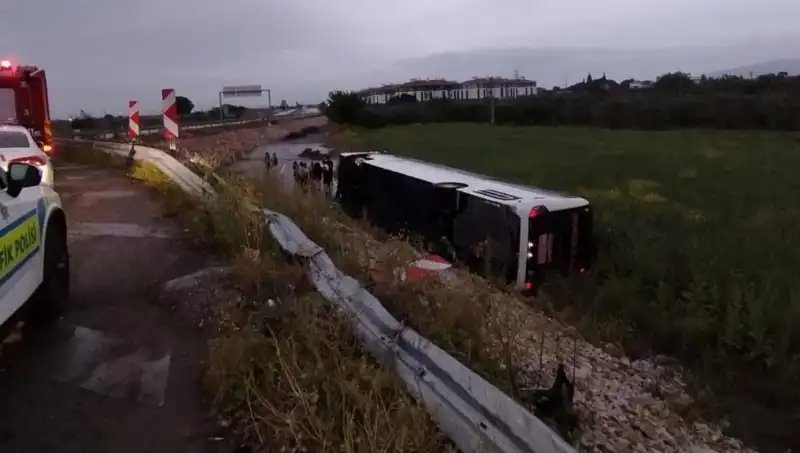 Manisa’da Yolcu Otobüsü Kazası: Ekipler Şu An Olay Yerinde