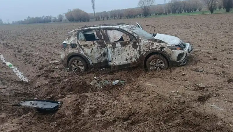 Gökyüzünde Dehşet Anları: Şarampole Devrilen Aracın İki Yolcusu Yaralandı