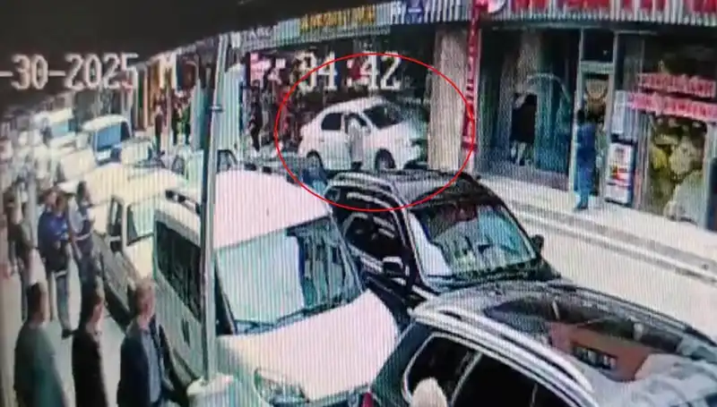 Alkollü Sürücünün Mağaza Kazası: İki Çocuk Sevinçle Kurtarıldı