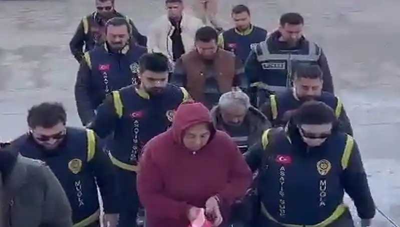 7 Yıl Sonra Ortaya Çıkan Korkunç Gerçek: Bebek, Çikolata Poşeti ve Gizemli Olay