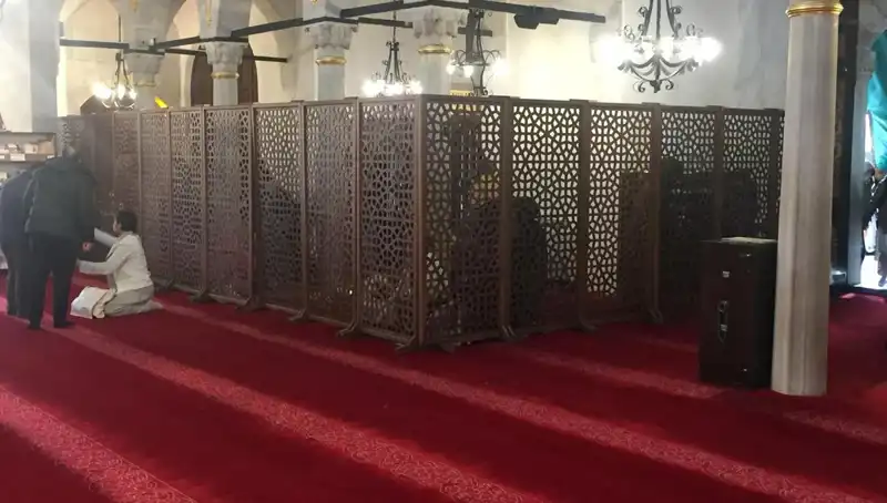 Kadın-Erkek Teravih Namazı Kıldılar mı? İddialar Neleri Gösteriyor?