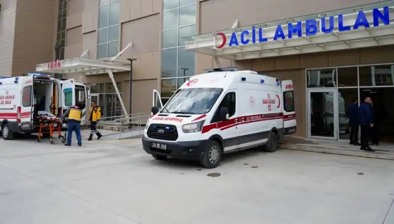 Erzincan’da Trafik Kazası: Bir Kişi Hayatını Kaybetti, Üç Yaralı