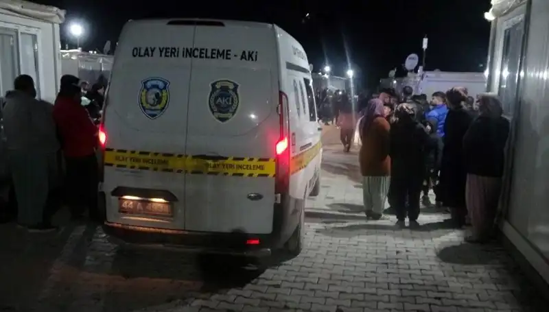 ** Husumet Kızıştı: Silahlı Kavga Sokakları Kan Gölüne Çevirdi**