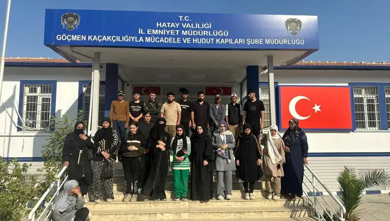 Minibüste 24 Göçmen Yakalandı: İnsan Kaçakçılığında Yeni Bir Yüz!
