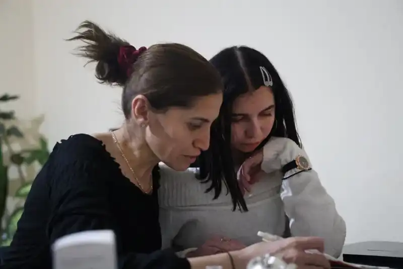 Küçük Yaşta Evlilik ve Kanserle Mücadele: Umut Dolu Bir Hayat Hikayesi