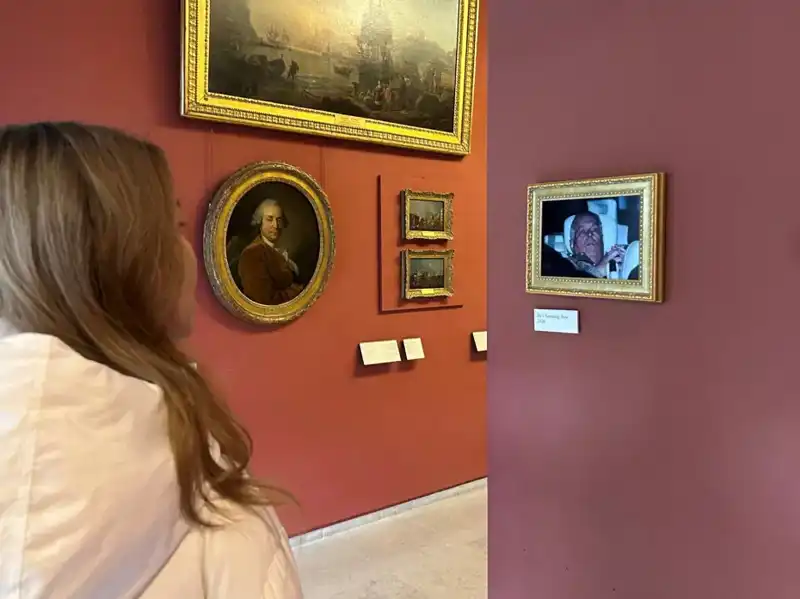 Eski Prens Andrew'un Polis Arabasındaki Fotoğrafı Louvre Müzesi'nde Sergileniyor