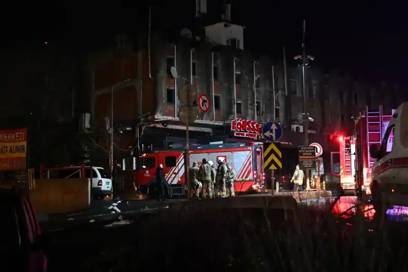 Maslak’ta Yangın Paniği: Beş Araç Küle Döndü, Yürekler Ağızda!