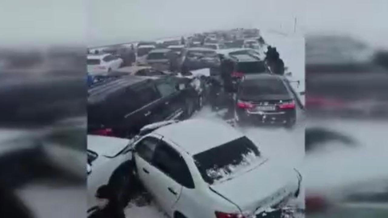 Kazakistan'da dev trafik kazası: 95 araç birbirine çarptı