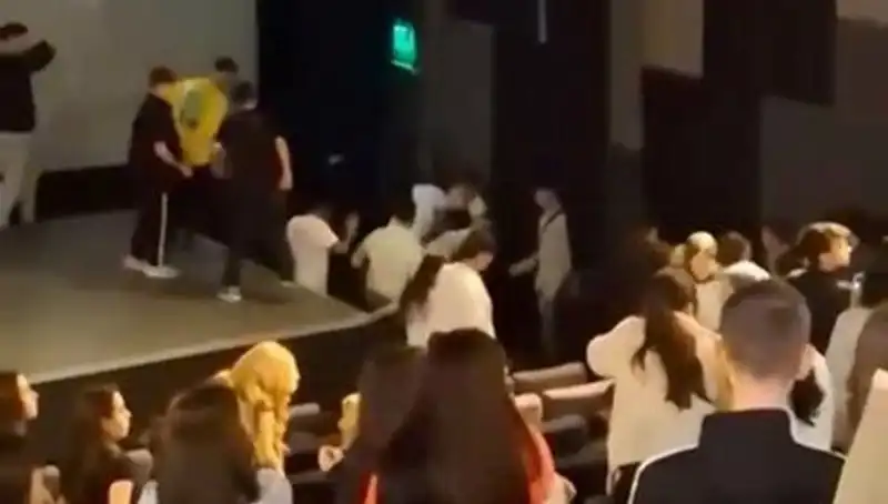 Rapçi Çakal'ın Hayranları Arasında Yaşanan Tartışmanın Ardındaki Gerçekler