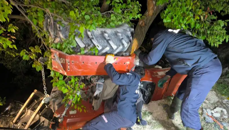 Kontrolden Çıkan Traktör Devrildi: Kaza Anı ve Sonrası