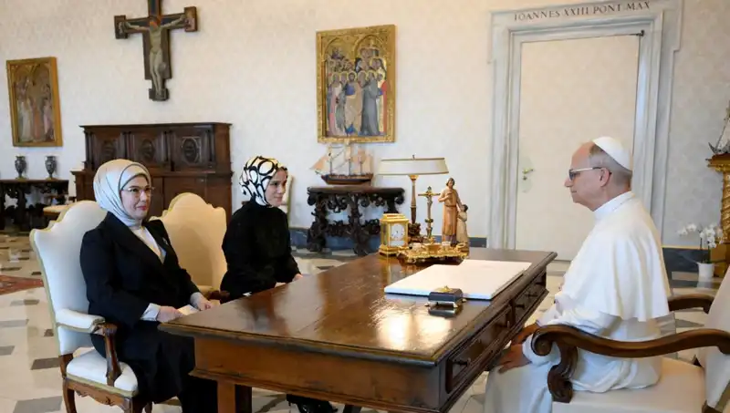 Emine Erdoğan ve Papa Leo’nun Tarihi Buluşmasında Gazze Krizi Masaya Yatırıldı