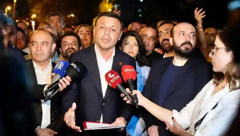 CHP İstanbul İl Başkanı Özgür Çelik'ten Önemli Açıklamalar: Siyasi Gelişmeler Neyi İşaret Ediyor?