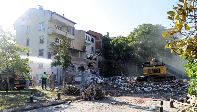 Sındırgı'daki Depremler: Artçılar Hız Kesmeden Devam Ediyor