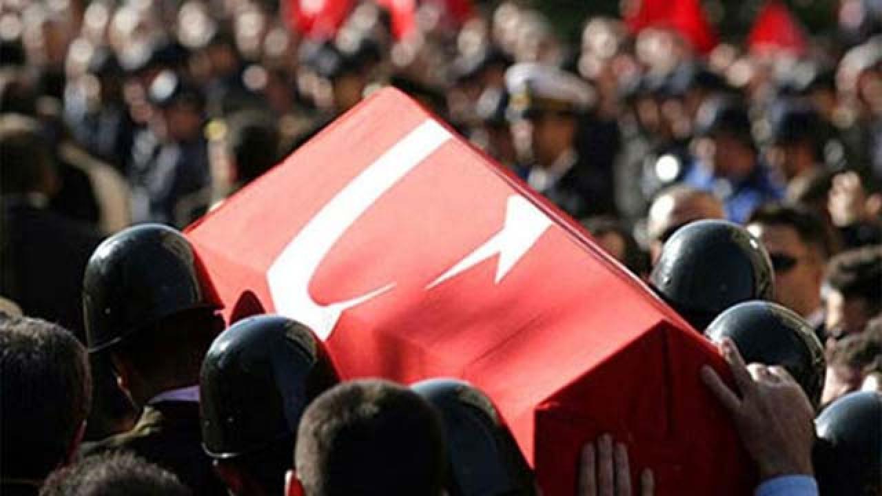 Trafik kazasında hayatını kaybeden polis memuru için yas tutuluyor