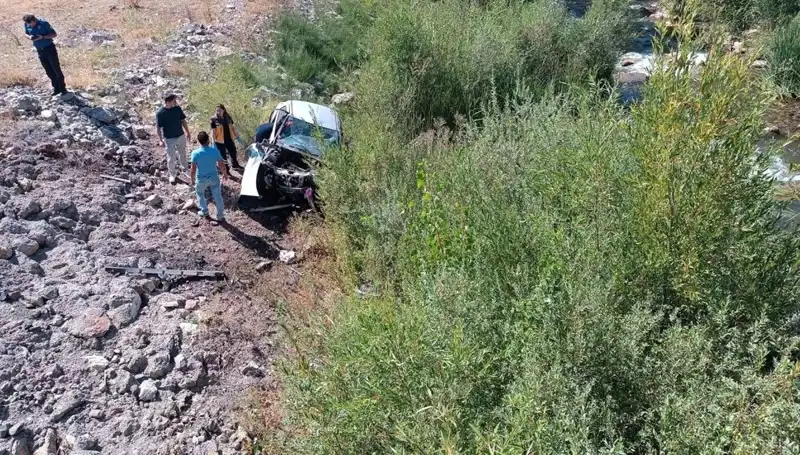 Sivas’ta Feci Kaza: Otomobil Dere Yatağına Uçtu, İki Can Gitti