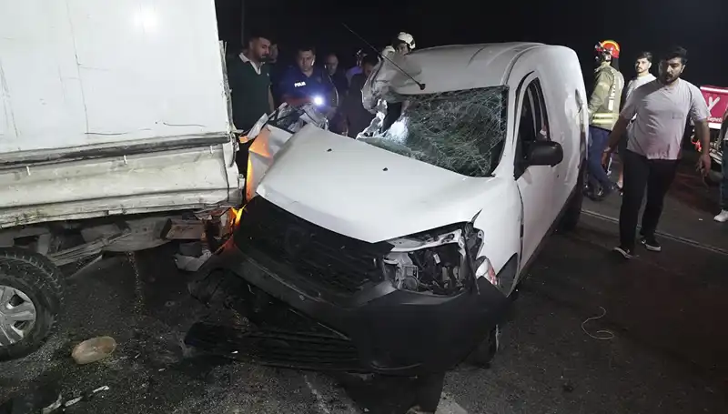 İstanbul'da Korkunç Kaza: Üç Kişi Yaralandı, Olay Yeri Sarsıldı