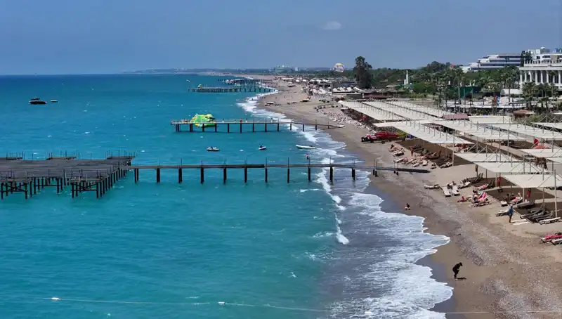 Antalya Sahillerinde Güneşli Hava Yoğunluğu, Tatile Çıkmayı Bekleyenler İçin İdeal!
