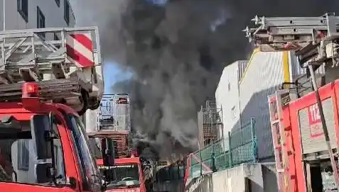 Tuzla'daki Fabrika Yangını: Yetkililer Kontrol Altına Aldı, Genel Durum Stabil