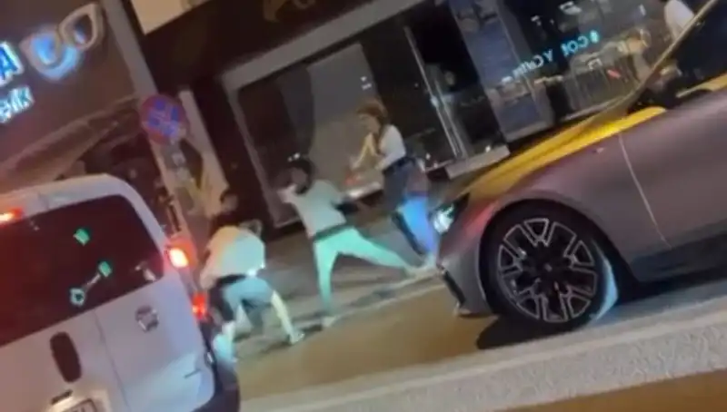 Caddelerde Dört Dörtlük Boks Mücadelesi: Heyecan Dolu Anlar