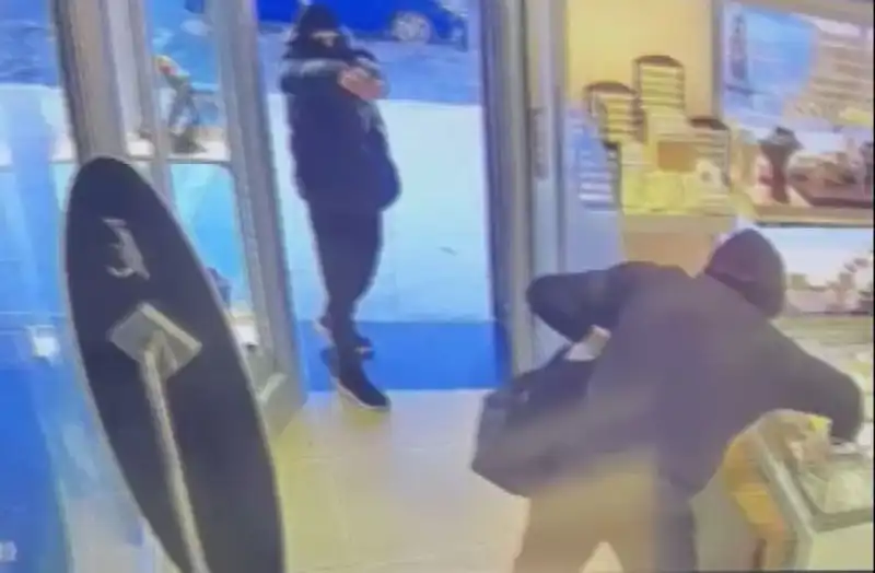 Ümraniye'de Maskeli Soyguncuların Telaş Verici Girişimi