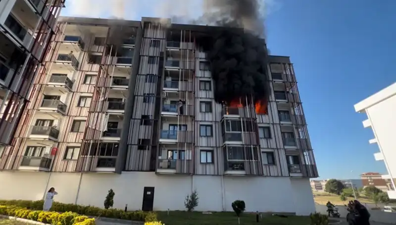 Çanakkale'de Korku Dolu Anlar: Yangınla Uyanan Vatandaşların Şok Anları
