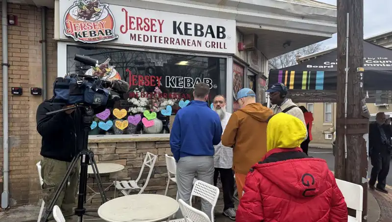 Türk Ailesinin Yeşil Kart Beklemesi Sırasında Şok Gözaltı Olayı