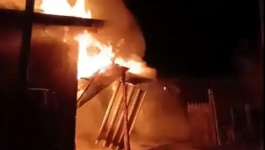Karabük'te Yangın Faciası: İki Ev Kül Oldu, Hayatları Mahvoldu