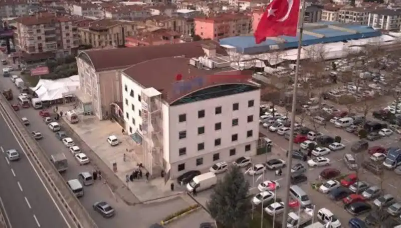 Özel Hastaneye Deprem Mührü: Perde Betonları Kestiler İddiası Şok Yarattı