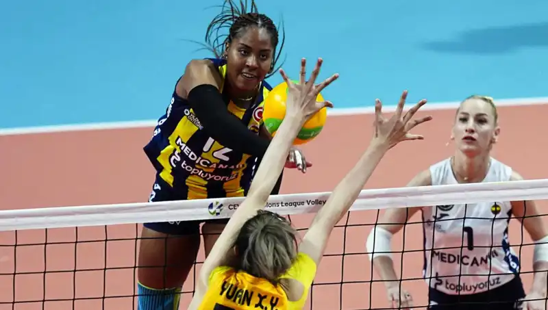 Avrupa'da Türk Derbisi: Fenerbahçe'nin Vakıfbank'ı 3-0'la Geçişinin Detayları