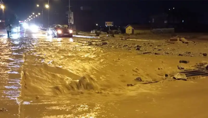 Sel Felaketi Konya ve Ankara’yı Vurdu: Vatandaşlar Tedbir Almaya Çağrıldı