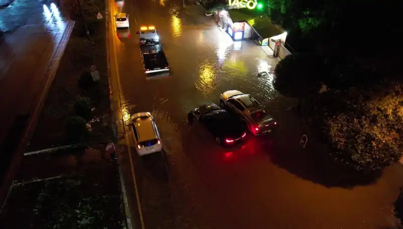 Adana'nın Caddeleri Sağanak Yağışla Sular Altında Kaldı: Son Durum Nedir?