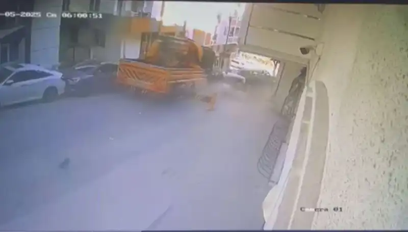 Kontrolden Çıkan Vinç, 23 Aracın Üzerinde Fırtına Gibi Esti