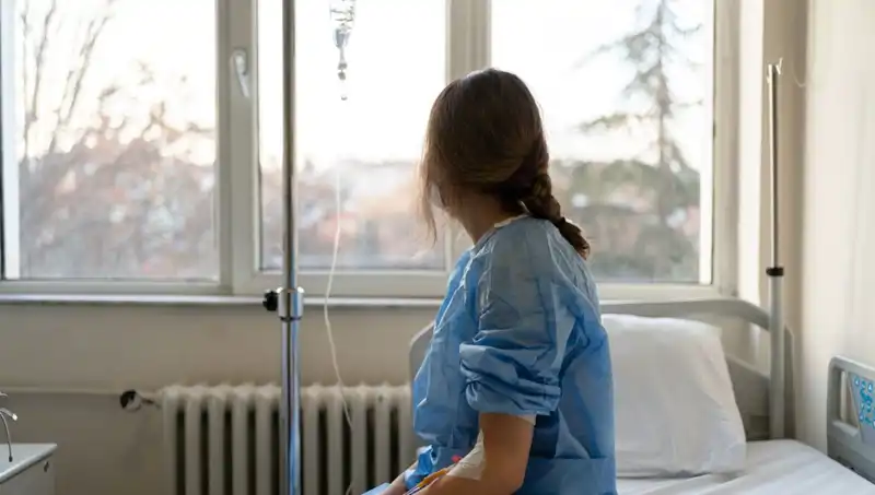 27 Yaşındaki Kadının Meme Kanseri Teşhisi: Doktorların "Ciddi Değil" Demesi Yanlışmıydı?