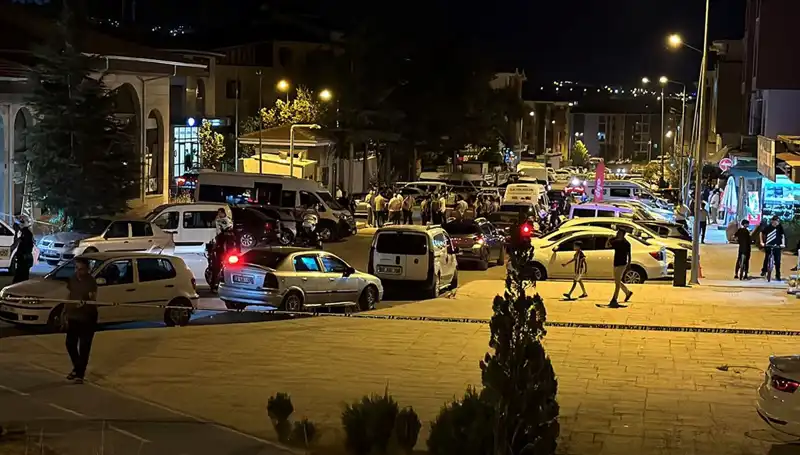 İki Aile Arasında Kanlı Kavga: Sokaklar Çatışmaya Sahne Oldu