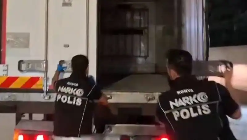 Konya’da Uyuşturucu Operasyonu: Dört Şüpheli Yakalandı, Suç Ağı Çözüldü