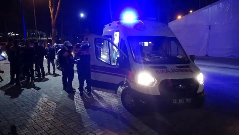 Parkta Silahlı Kavga: İki Grup Arasında Dehşet Dolu Anlar!