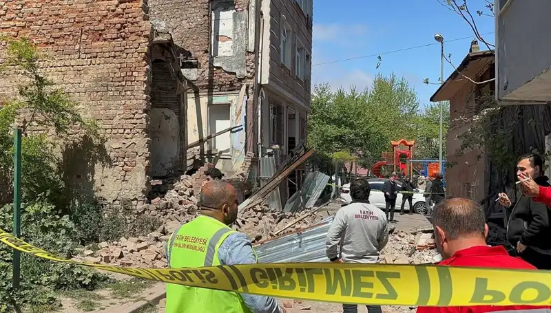 Fatih'te Deprem Fırtınası: Yıkılan Bina ve Sonrası