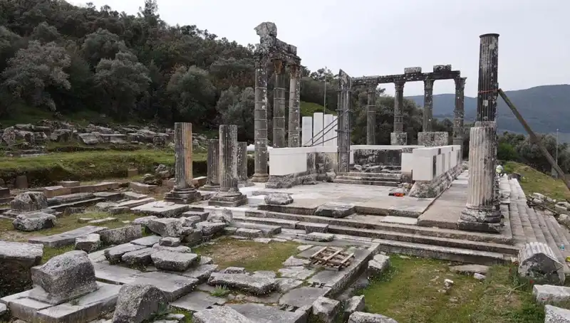 Zeus Tapınağı’ndaki Restorasyon Çalışmaları: Tarihin Derinliklerine Yolculuk