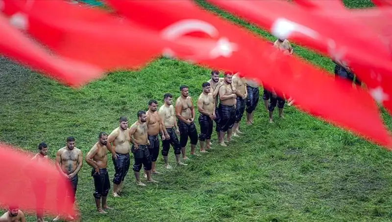 Kırkpınar Yağlı Güreşleri Başlıyor: 40 Başpehlivan ve 826 Sporcu Arenada!